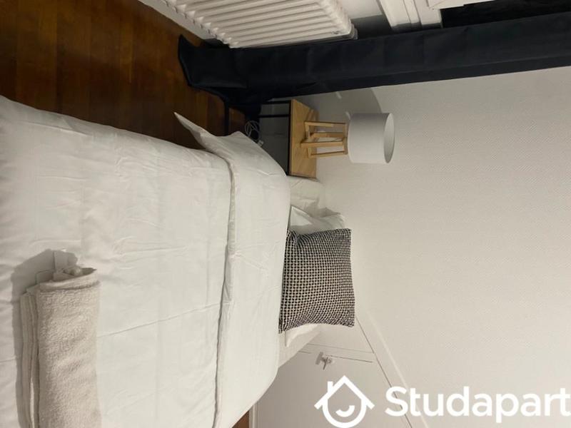 Chambre - 150 m² - 1 pièce