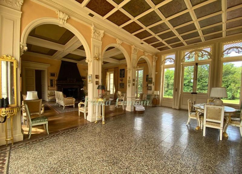 Château - 750 m² - 26 pièces