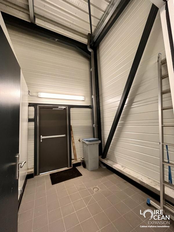 Entrepôt - 195 m²