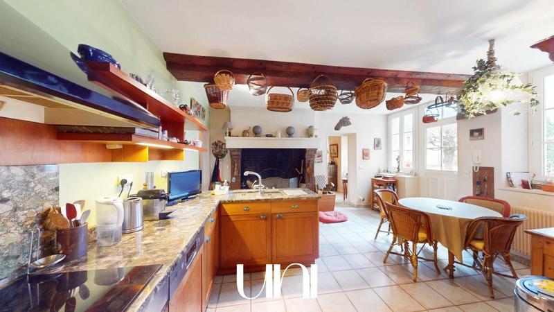 Propriété - 285 m² - 9 pièces