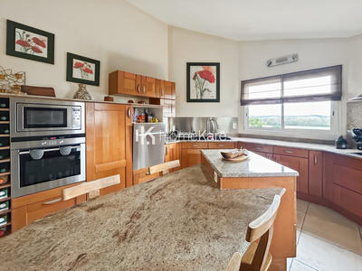 Maison - 185 m² - 7 pièces