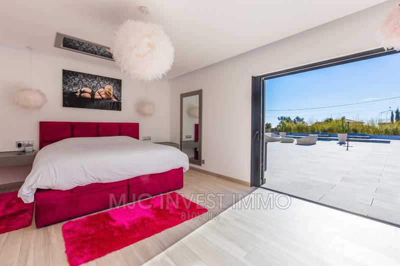 Villa - 257 m² - 10 pièces
