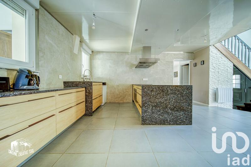 Maison - 230 m² - 7 pièces