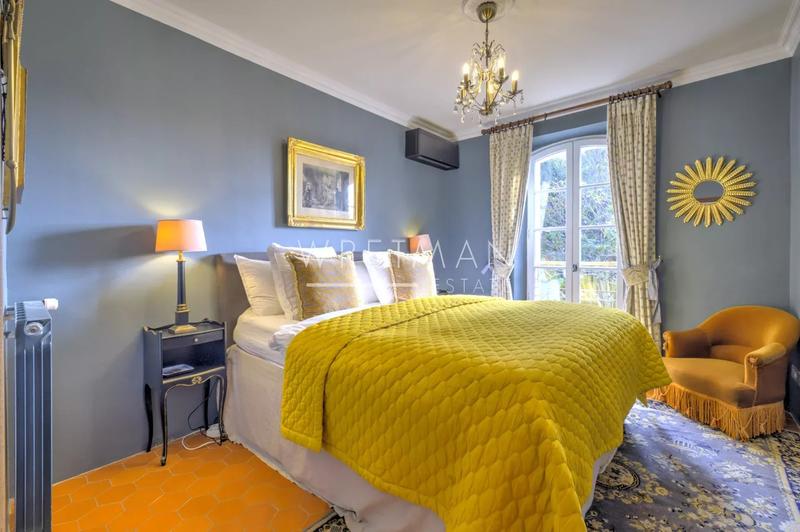 Propriété - 322 m² - 10 pièces