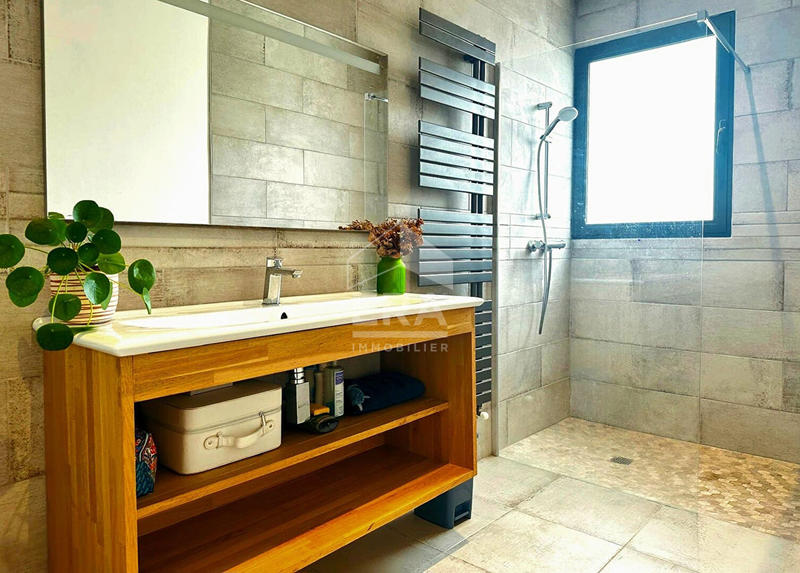 Maison - 236 m² - 8 pièces