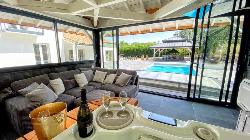 Propriété - 245 m² - 7 pièces