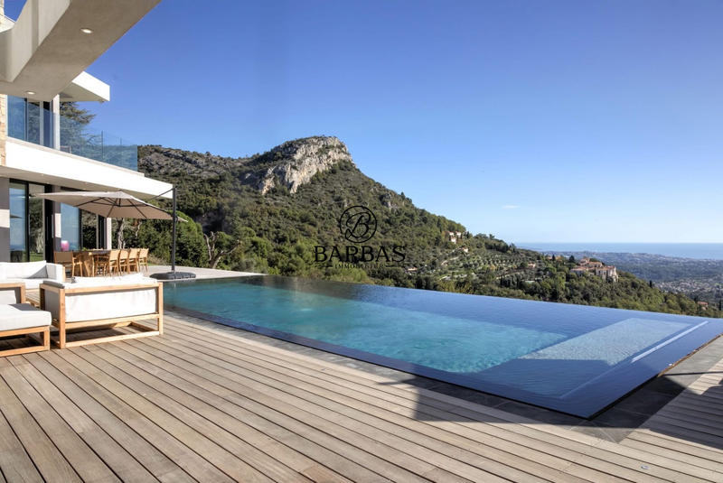 Maison - 445 m² - 8 pièces