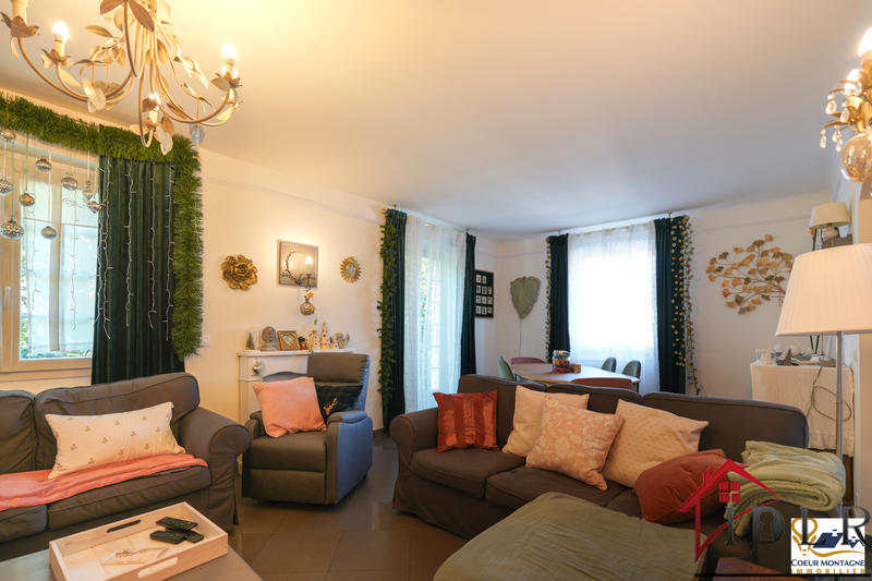 Maison - 196 m² - 9 pièces