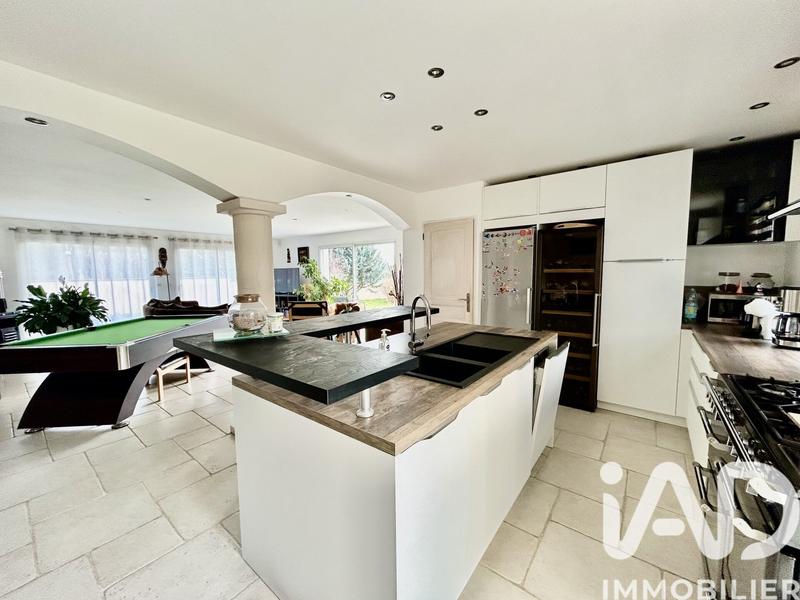 Maison - 205 m² - 5 pièces