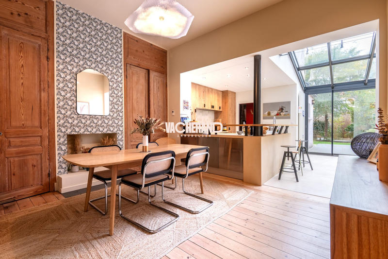 Maison - 200 m² - 8 pièces