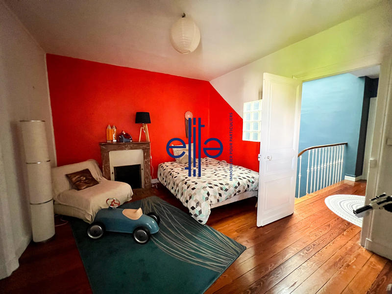 Maison - 204 m² - 9 pièces