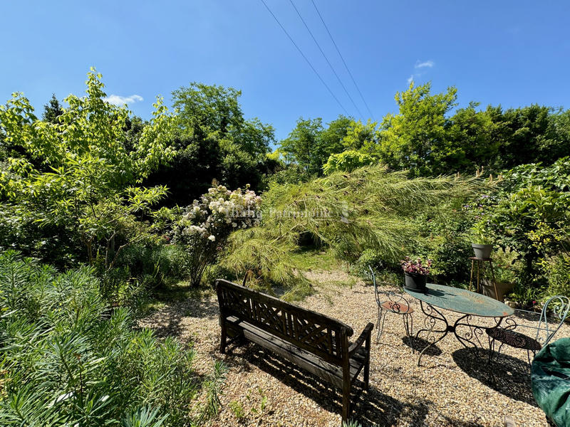 Maison - 220 m² - 7 pièces