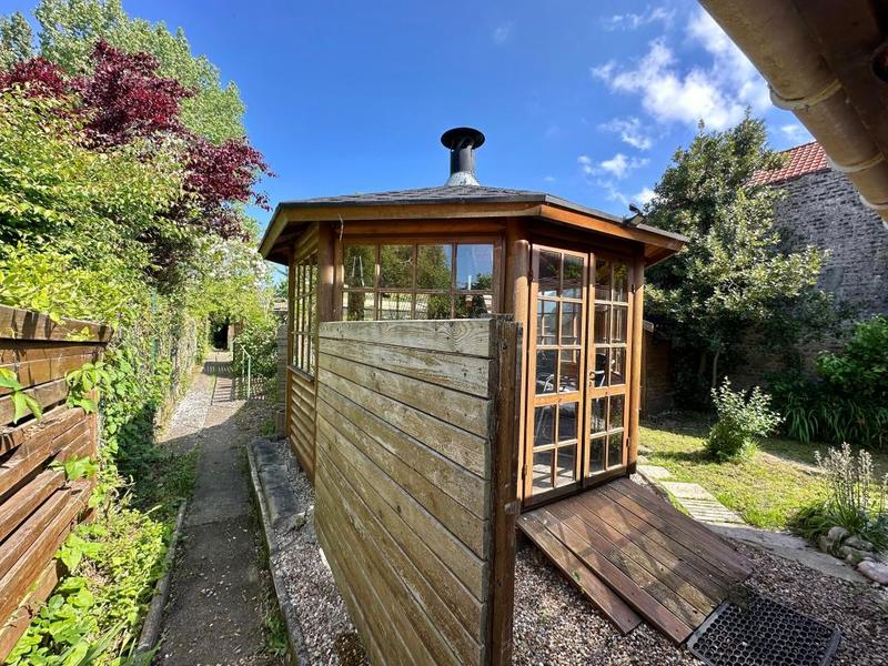 Maison - 200 m² - 8 pièces