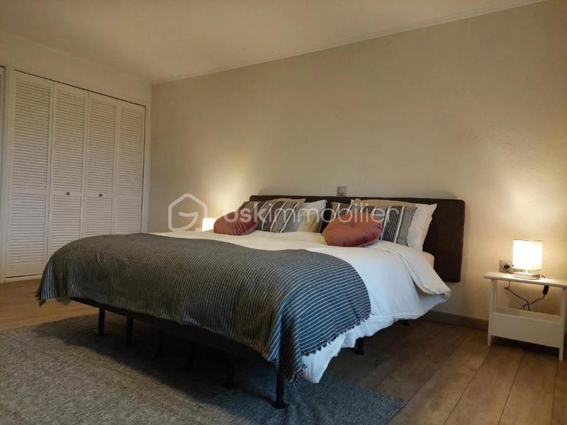 Demeure - 337 m² - 12 pièces