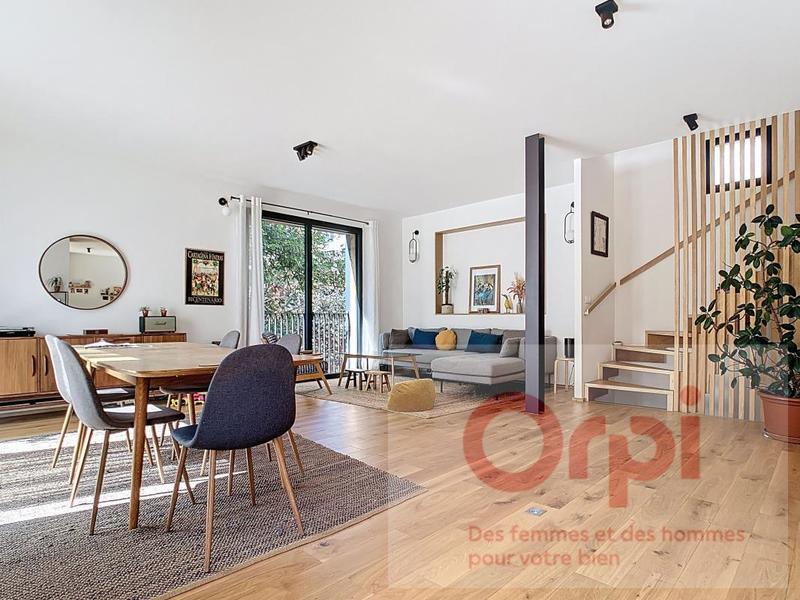 Maison - 211 m² - 7 pièces