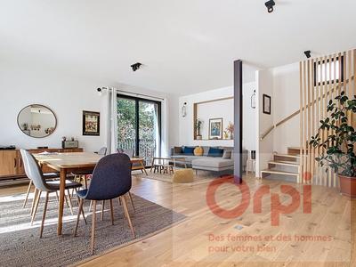 Maison - 211 m² - 7 pièces