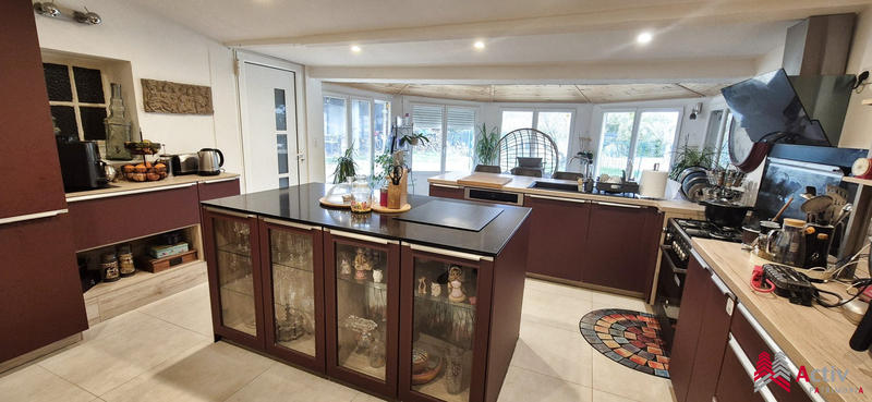 Mas - 303 m² - 9 pièces