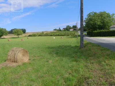Terrain constructible - 2 392 m²