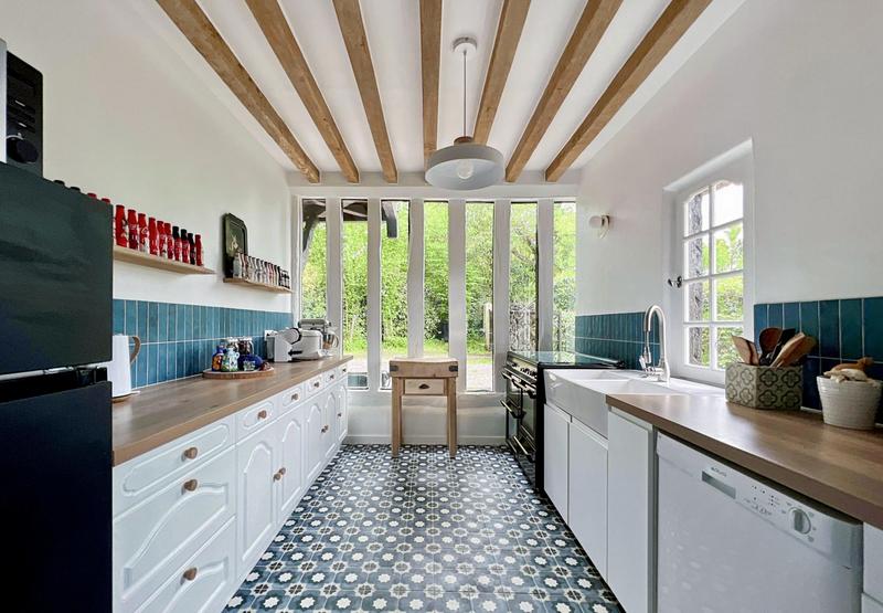 Maison - 220 m² - 8 pièces