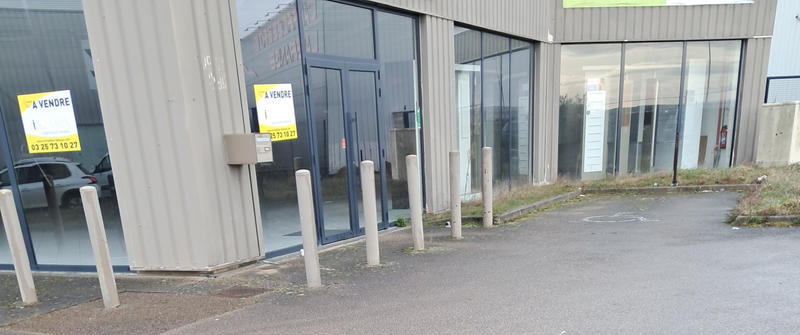 Local commercial - 1 043 m²