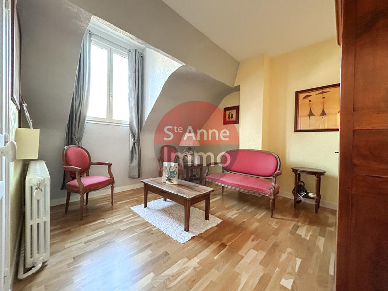 Maison - 280 m² - 9 pièces