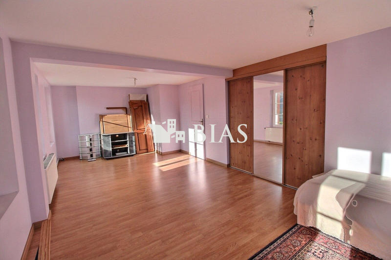 Maison - 239 m² - 7 pièces