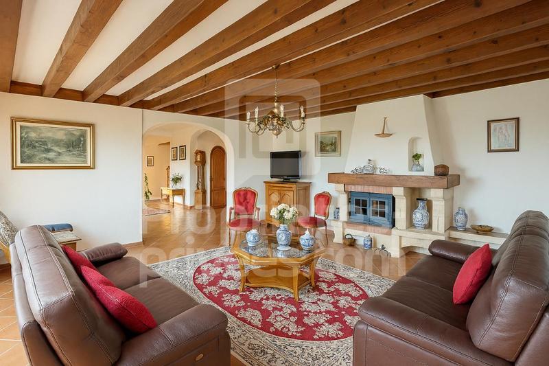 Maison - 203 m² - 5 pièces