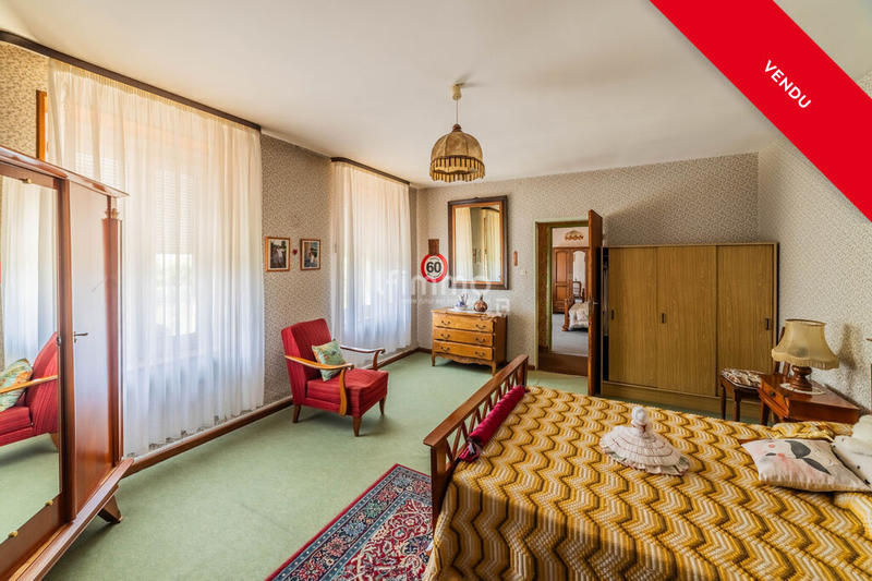 Maison - 268 m² - 9 pièces