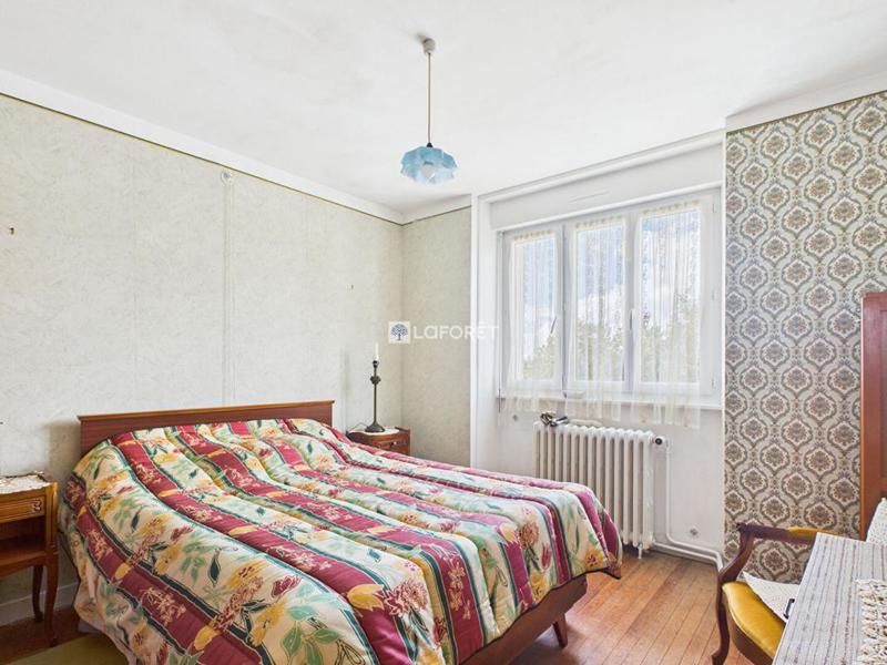 Propriété - 222 m² - 9 pièces