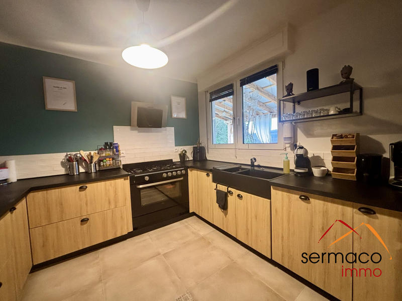 Maison - 212 m² - 11 pièces