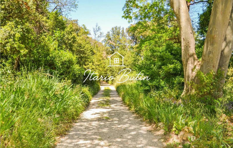 Maison - 415 m² - 14 pièces