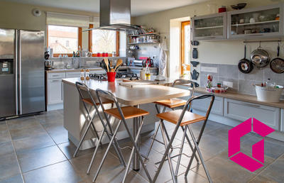 Maison - 322 m² - 6 pièces