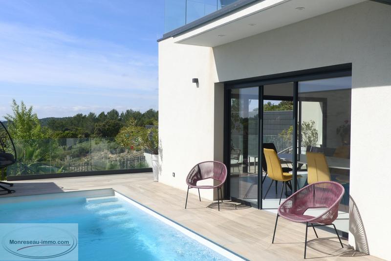 Demeure - 235 m² - 8 pièces