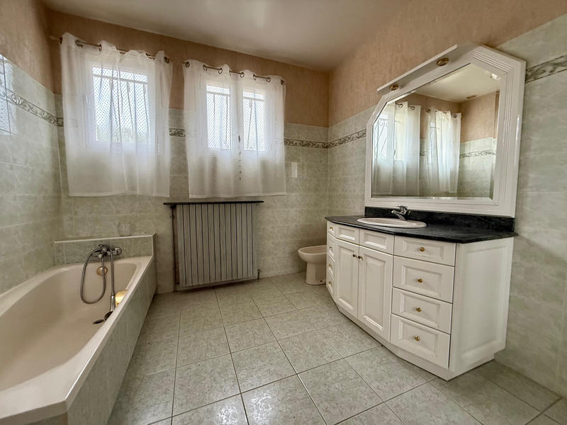 Maison - 185 m² - 7 pièces