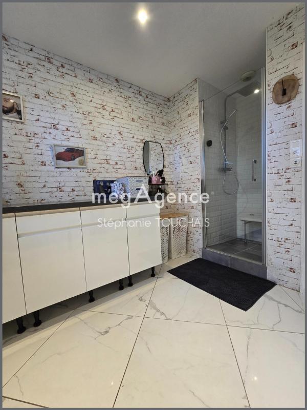 Maison - 237 m² - 8 pièces