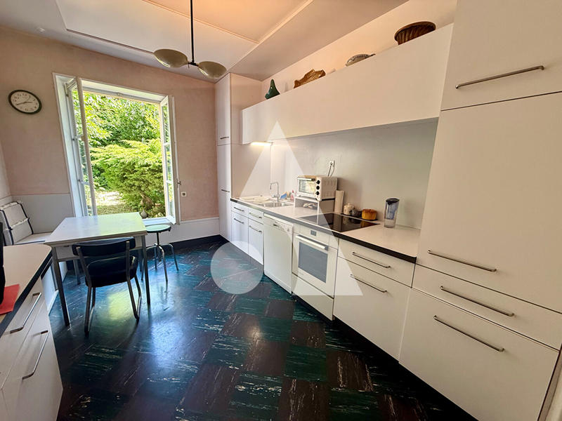 Maison - 310 m² - 11 pièces