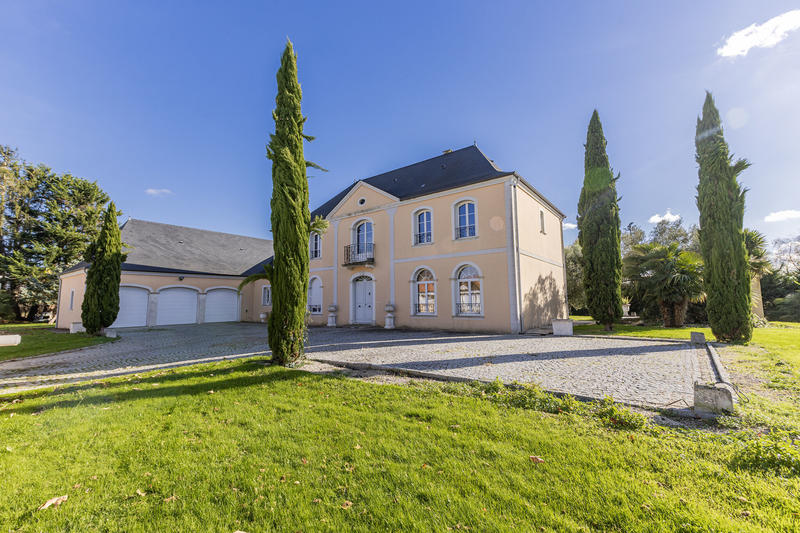 Maison - 295 m² - 8 pièces