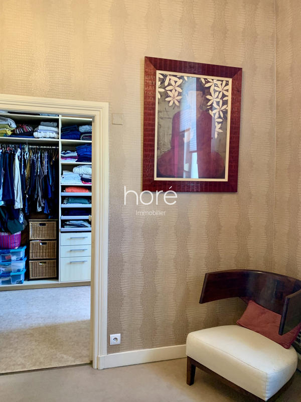 Maison - 210 m² - 9 pièces