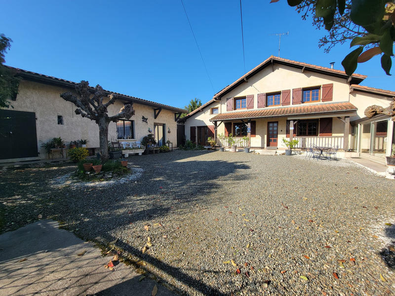 Maison - 166 m² - 8 pièces