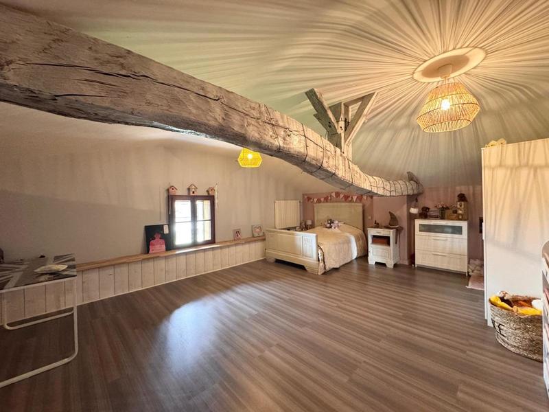 Maison - 258 m² - 9 pièces