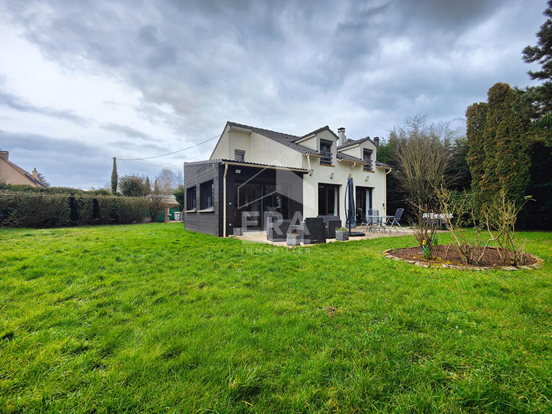 Maison - 161 m² - 8 pièces