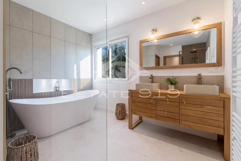 Villa - 225 m² - 6 pièces