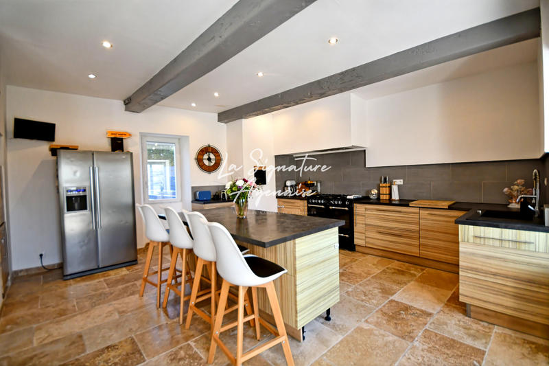 Propriété - 480 m² - 6 pièces