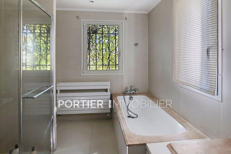 Maison - 300 m² - 9 pièces