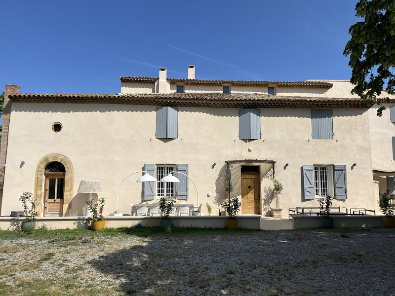 Mas - 730 m² - 11 pièces