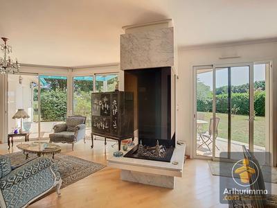 Maison - 199 m² - 6 pièces