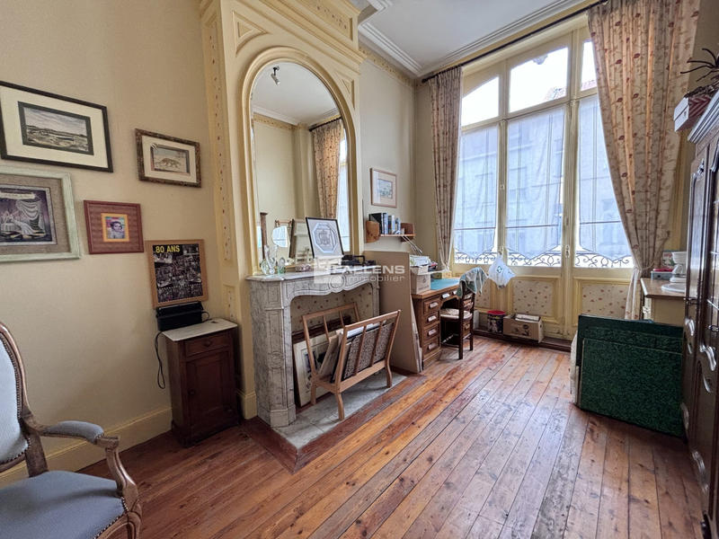 Maison - 253 m² - 8 pièces