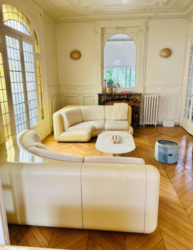 Demeure - 302 m² - 9 pièces