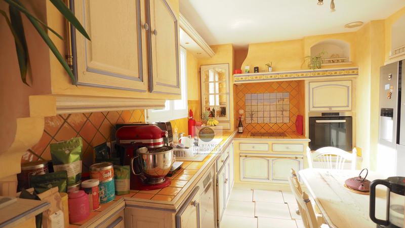 Maison - 222 m² - 9 pièces