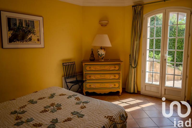 Maison - 250 m² - 7 pièces